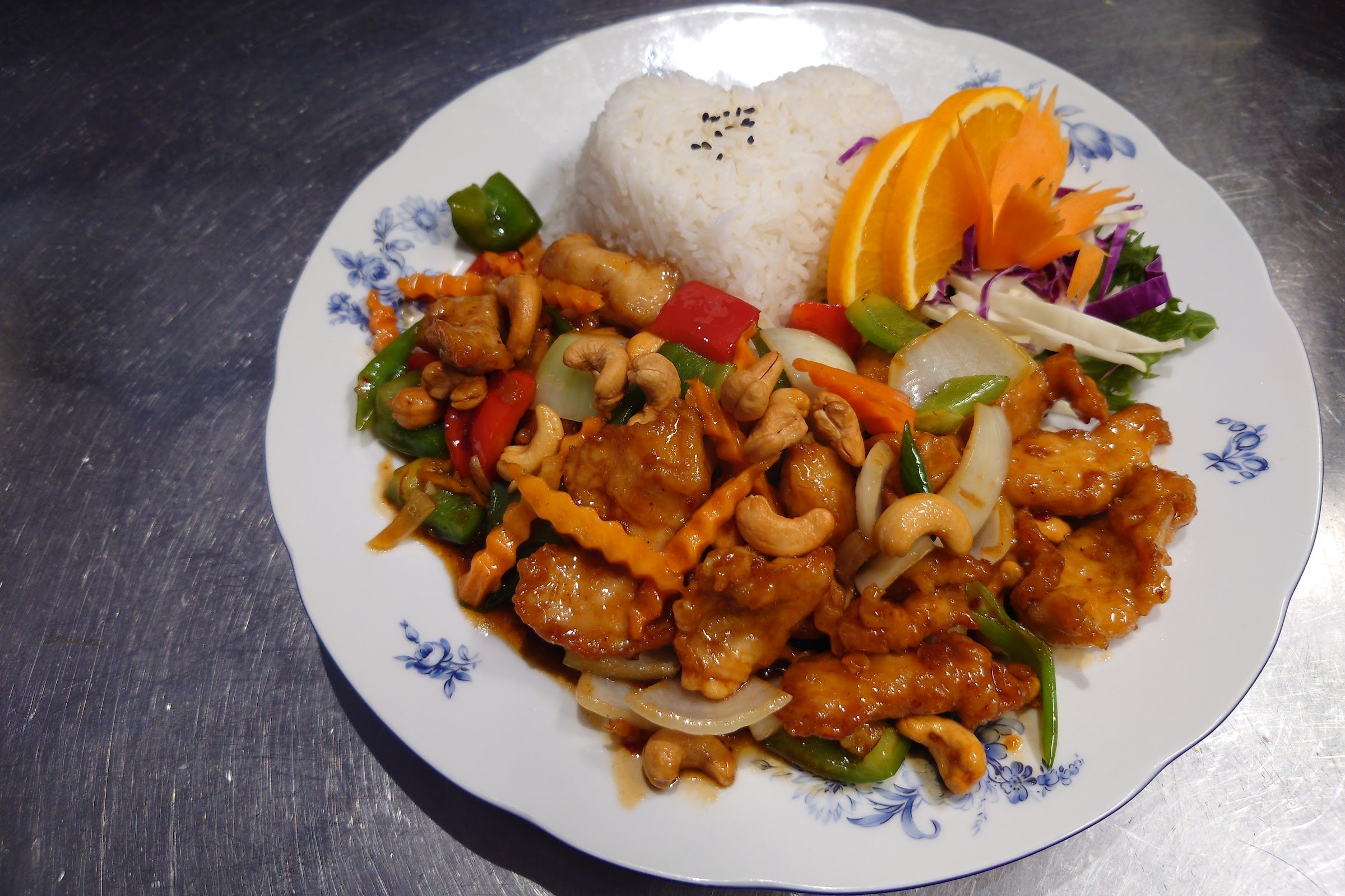 Sunshine food and carving Kvikne Thaimat